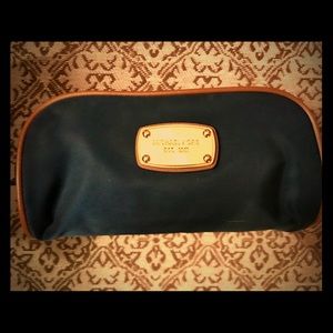 Micheal kors make up or cosmetic case